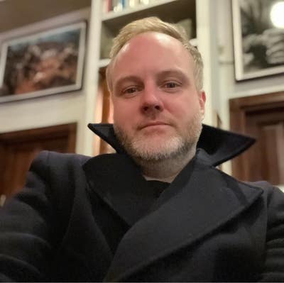 Seeking a writer-friendly room for October Main Photo