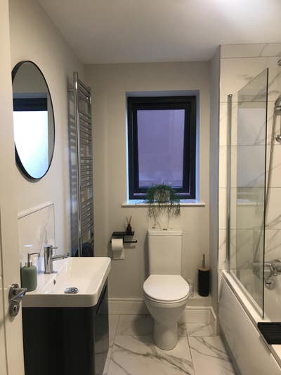 Modern room with own bathroom  Main Photo