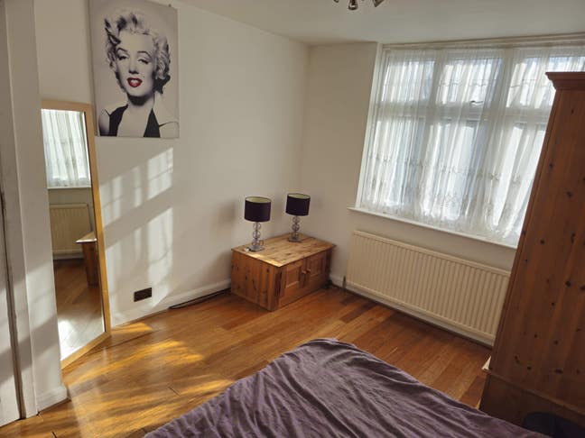Spare Room in a House with Garden Main Photo