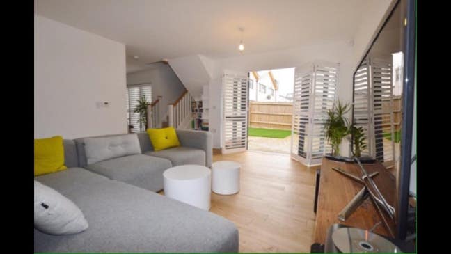 Single Bedroom - £750pcm Bills Included.  Main Photo