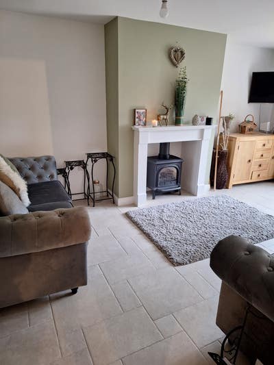  Large double room with ensuite freshly decorated Main Photo