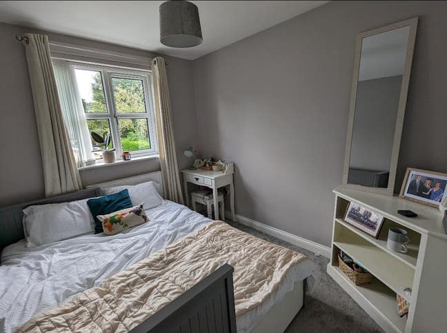 Peaceful, Spacious Room in Detached Peak District  Main Photo