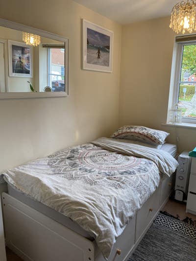 Bedroom for Rent Main Photo