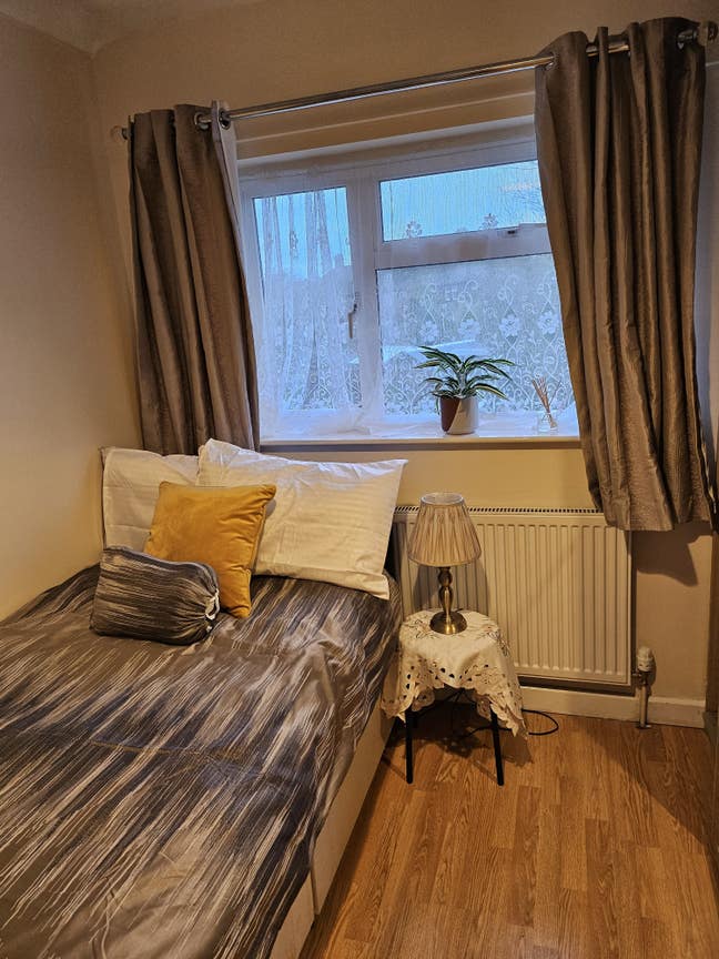 Amazing Single Room near train station & PRUH Main Photo