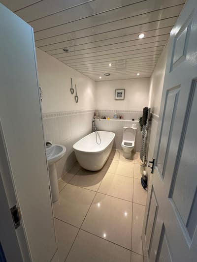 A beautiful furnished double bedroom with bathroom Main Photo
