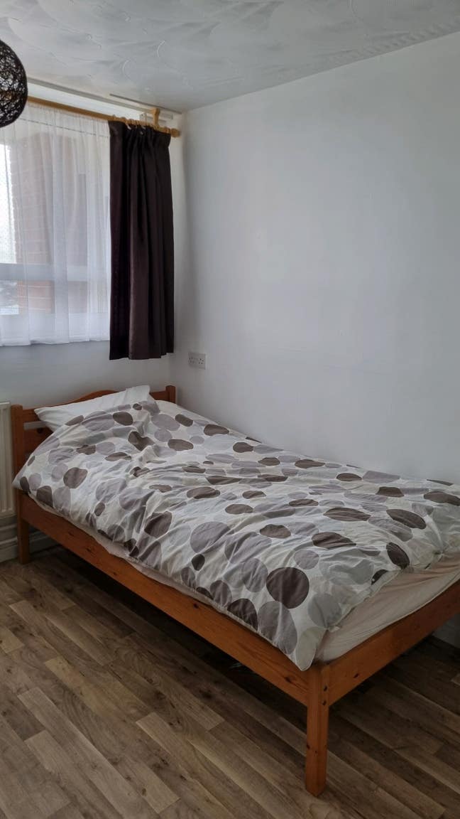 Bedroom in 2 bed apartment  Main Photo