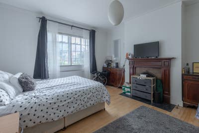 New Amazing Double Room in Ealing Village Main Photo