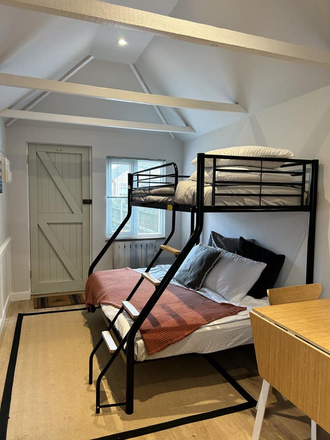 Independent room and shower room Main Photo