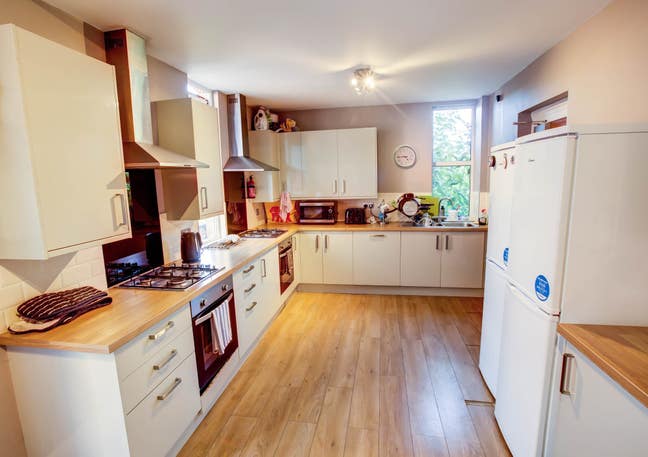 🔥Amazing double ensuite overlooking garden🔥 Main Photo