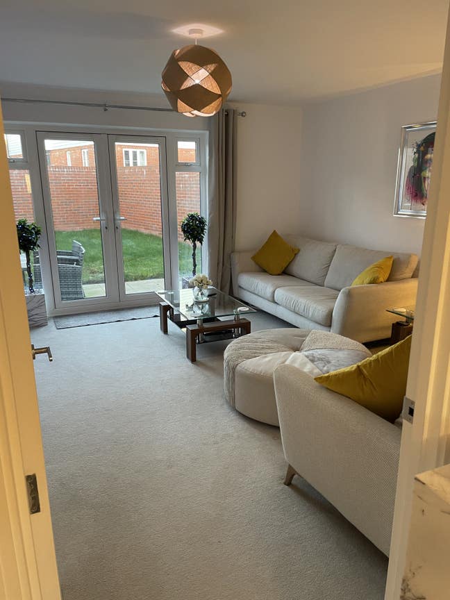 2 bedroom house (Whole property) Main Photo