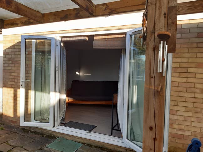 Self contained studio Main Photo