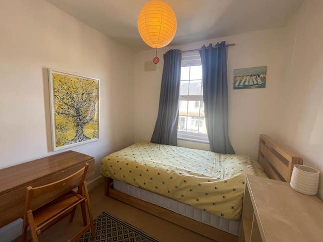 Bright double & single rooms central Whitstable  Main Photo