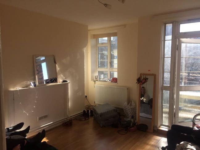 2/3 bed flat 5 min Bethnal Green station and buses Main Photo