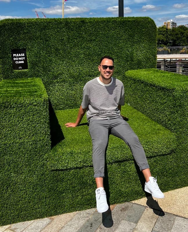 Professional male looking in SW London Main Photo