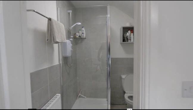 Private En-Suite Attic Room – Great M16 Location  Main Photo