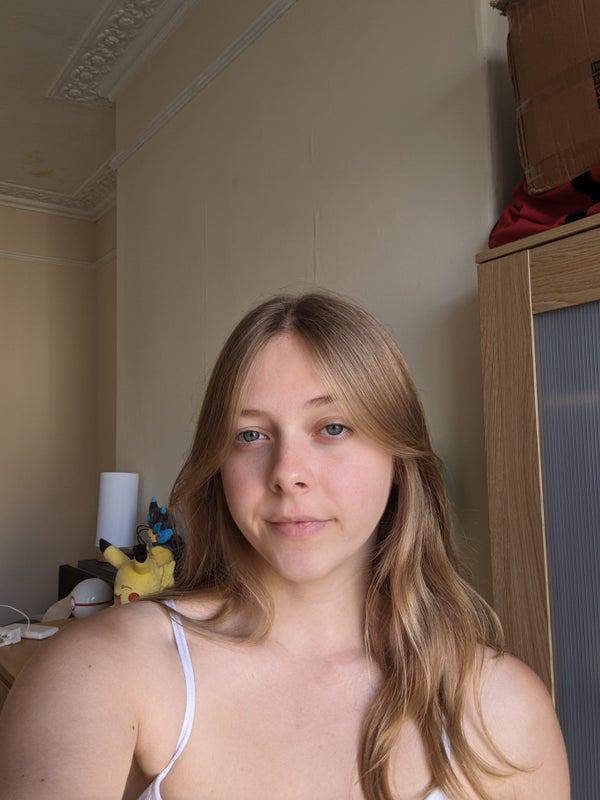 23 year old Female seeks a double room Main Photo