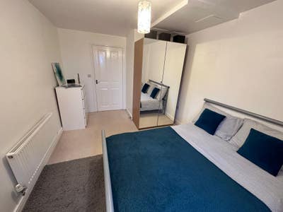 1 double bedroom in a 2 bedroom apartment  Main Photo