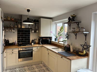Single Room Bills Included  Main Photo