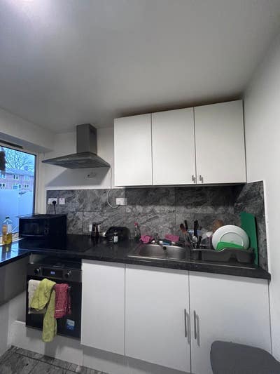 Kilburn 2 min walking to underground  Main Photo