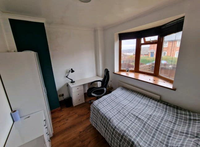 Large Single Room in share house,  S2 5EB Main Photo