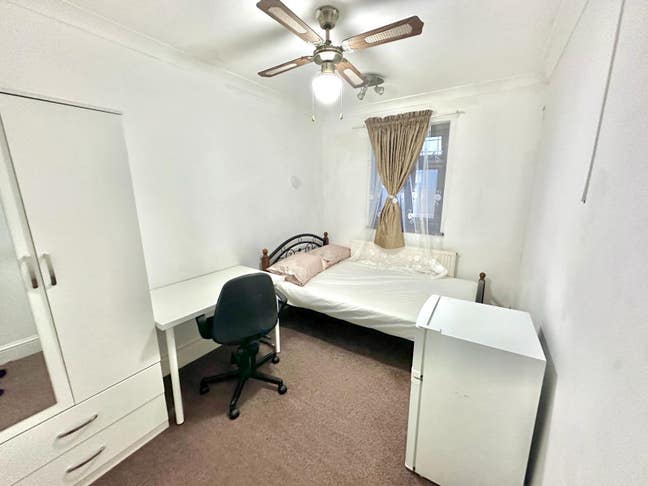 Spacious double bedroom in Upney Main Photo