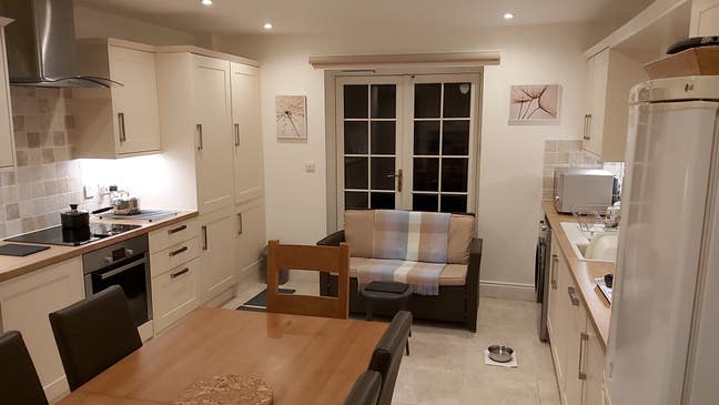 10 min drive to Ipswich Town centre & A12 Main Photo