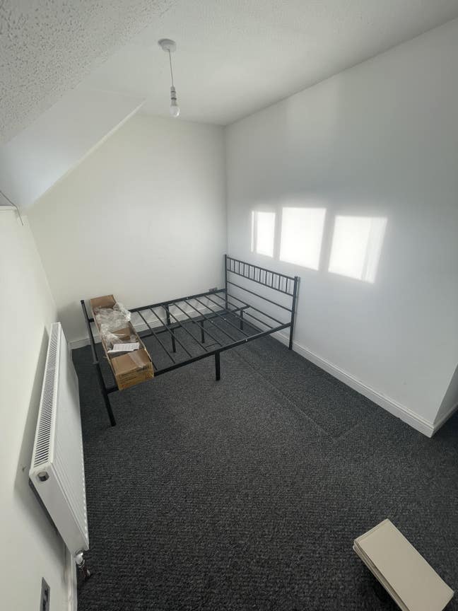 Cozy double bed next to  Uxbridge Station Main Photo