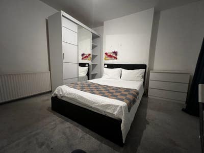  Massive Double Room (Bruce Grove/Seven Sisters) Main Photo