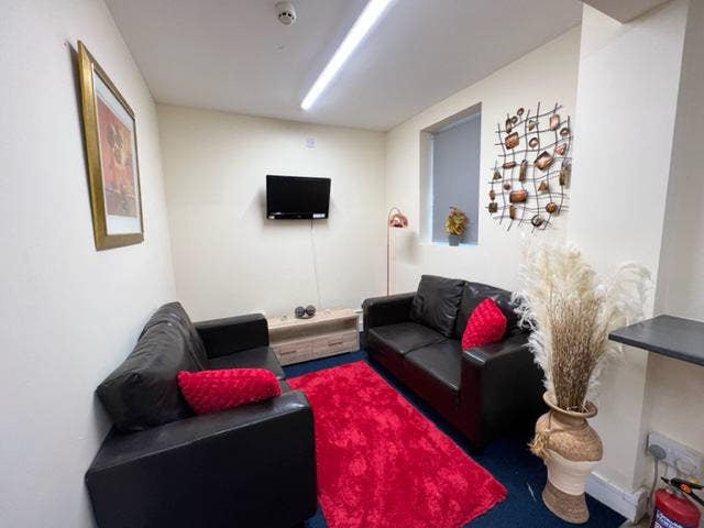 City Centre Room - All-Inclusive of Bills! Main Photo