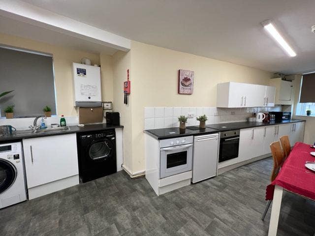 City Centre Room - All-Inclusive of Bills! Main Photo