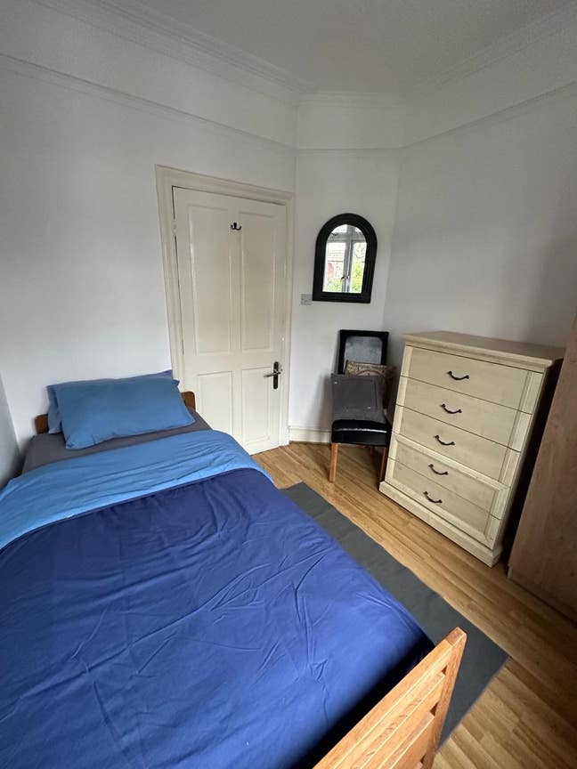Double and Single room available for rent!  Main Photo