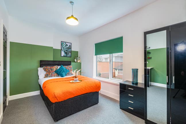 👀 Nuneaton Town Centre! Double Ensuite Room! 👀 Main Photo