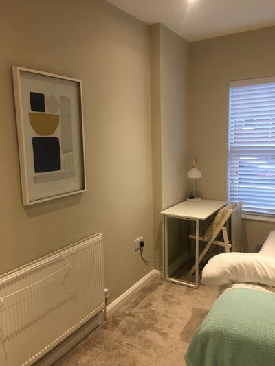 Female lodger for a Sunny 😎 single room .. Main Photo