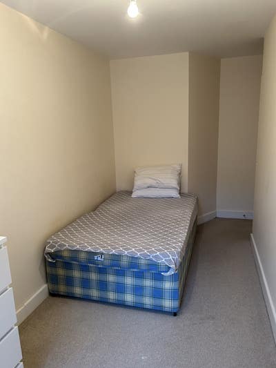 I”m looking to share this flat with someone. Main Photo