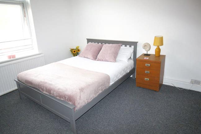 Large Double Room available to Let Main Photo
