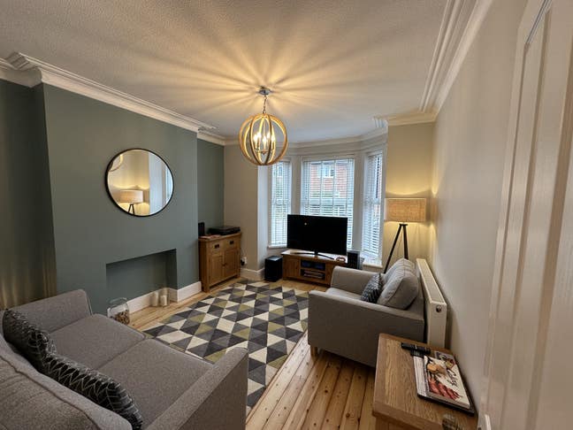 Seeking Young Professional for House Share in Wb Main Photo