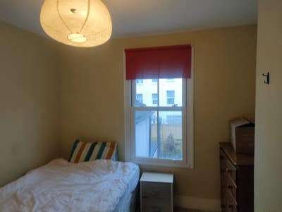 Double room in lovely house 10 mins. from station Main Photo