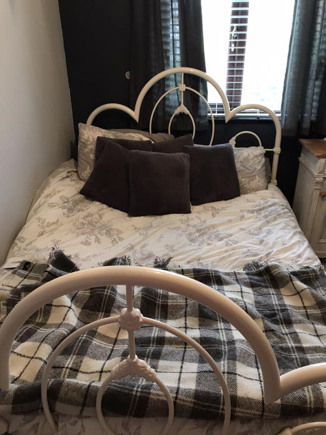 Small double Room in Shared House Main Photo