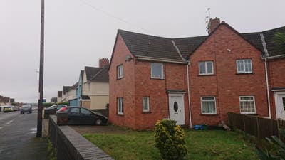 Sunny, double room, bills included Main Photo