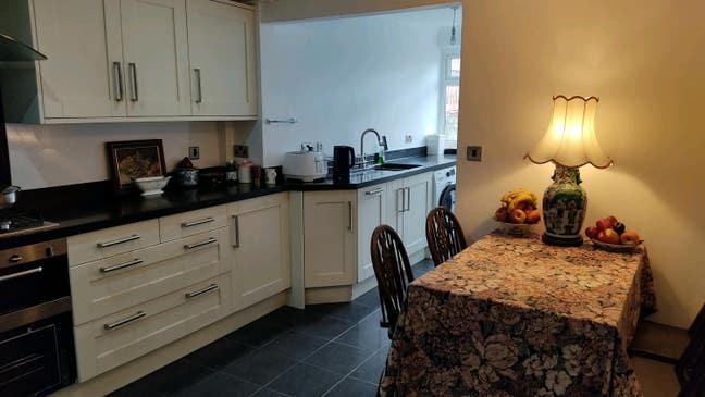 Comfortable Double Room in Central Reading Main Photo