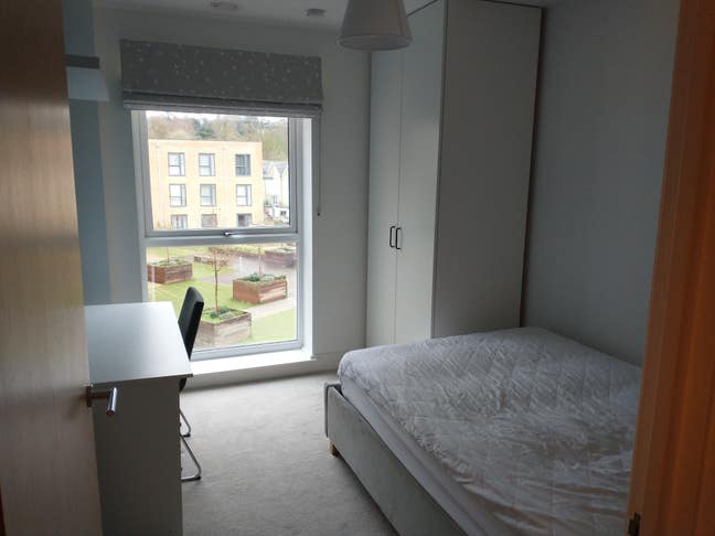 Lovely modern room - double bed and own bathroom Main Photo