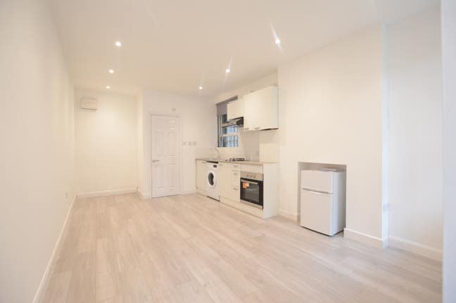 Fab ground floor studio flat in Balham Main Photo