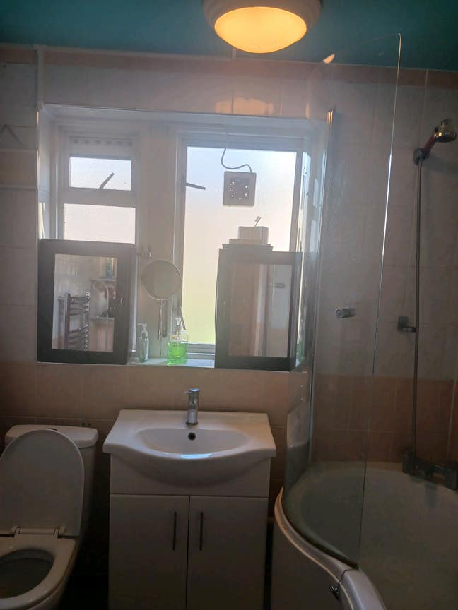 Sunny single room to rent Main Photo