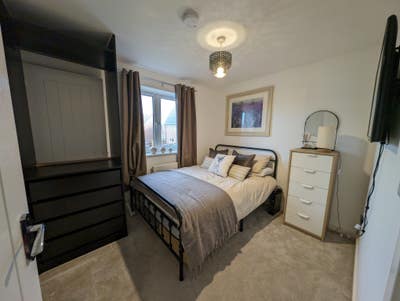 Beautiful New Build Double Room & Own Bathroom Main Photo