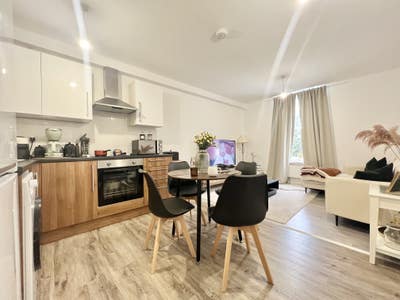 One Bedroom Flat Close to Thorntn Heath Station Main Photo