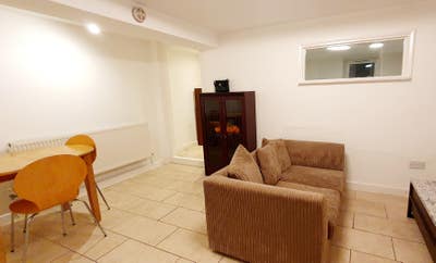 Luxury 1 Bed Flat - 10 Min Walk To Elizabeth Line  Main Photo