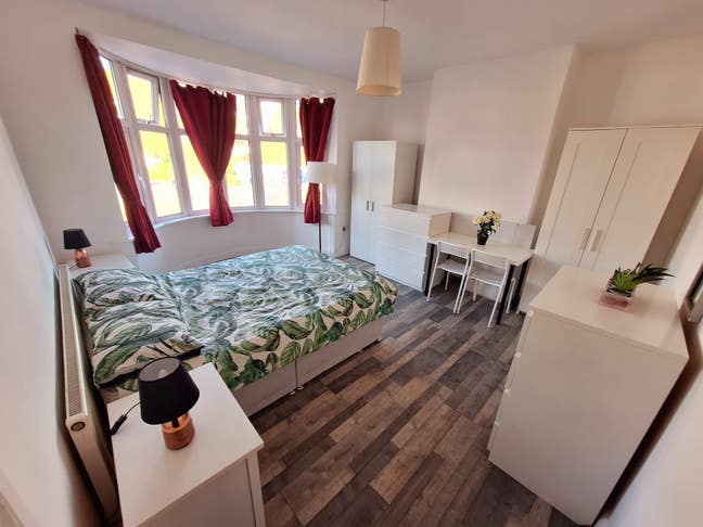 Spacious double Room In The Heart Of Dollis Hill Main Photo