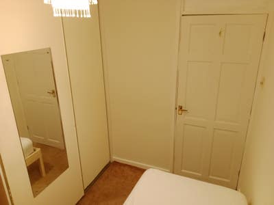 Friendly mature housemate wanted for a small room  Main Photo