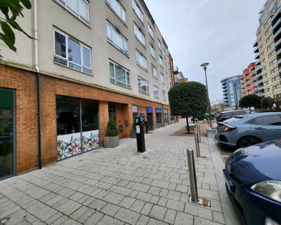 Large studio flat , Close to Colindale station Main Photo