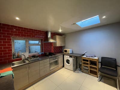 Single large room  Main Photo